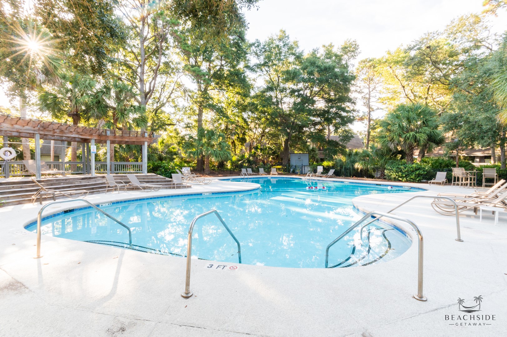 255 Turnberry - Community Pool