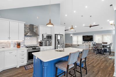 Deja Blue / 2718 W. Pelican Drive