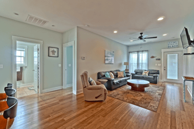 A Party at the Peach / 4319 E. Pelican Drive