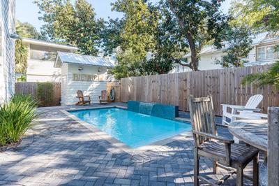 Pool with Fountain (1)